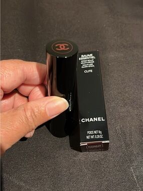CHANEL Baume Essentiel Multi-Use Glow Stick - Cute